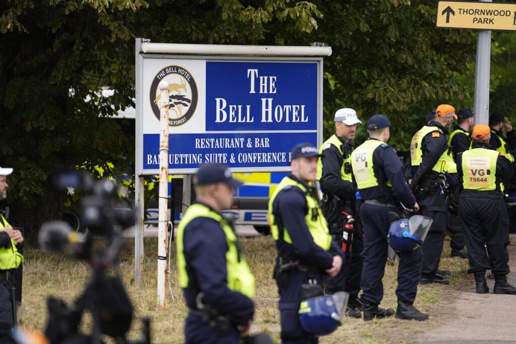 Billions squandered on inadequate asylum hotels thanks to Home Office mismanagement, major report finds Billions squandered on inadequate asylum hotels thanks to Home Office mismanagement, major report finds