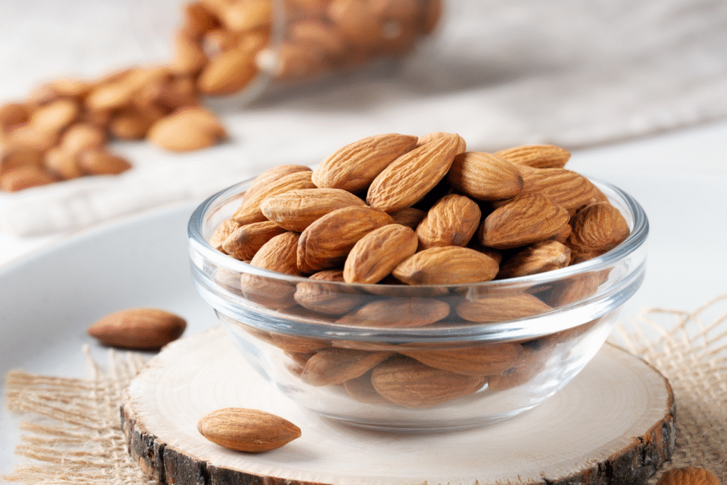 Can Eating a Handful Of Almonds Before Bed Improve Your Sleep? Can Eating a Handful Of Almonds Before Bed Improve Your Sleep?