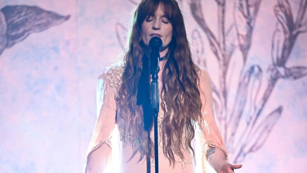 Florence and the Machine Perform Cover of Lady Gaga’s ‘Abracadabra’ Florence and the Machine Perform Cover of Lady Gaga's 'Abracadabra'