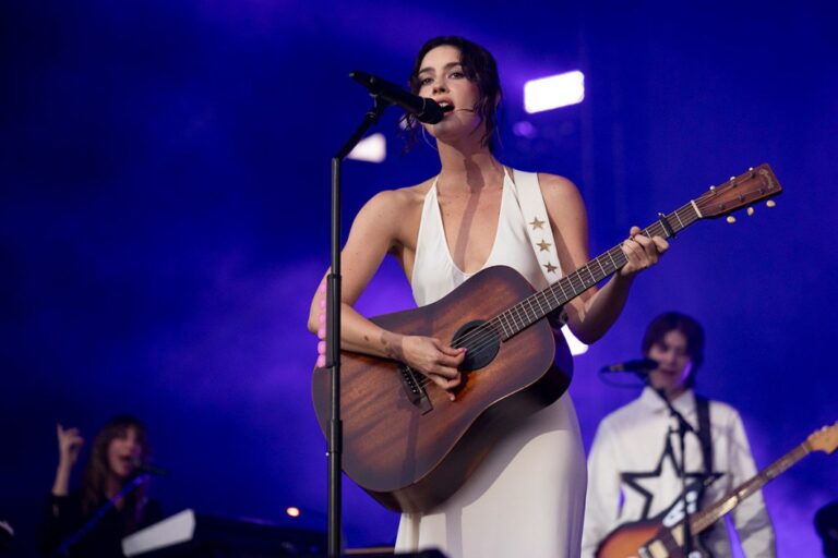 Gracie Abrams Red Rocks Show to Be Livestreamed on Apple Music Live