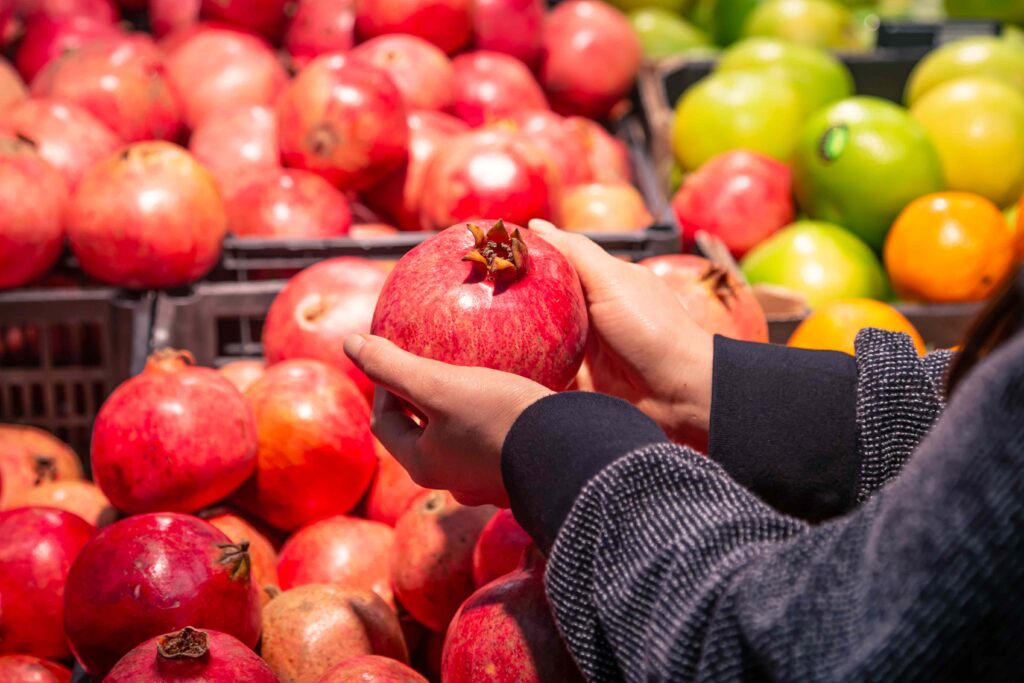 How to Pick the Best Pomegranate Every Time, According to Experts How to Pick the Best Pomegranate Every Time, According to Experts