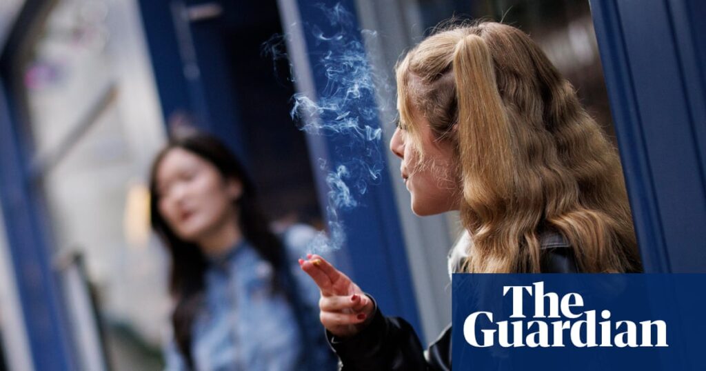 Over 1,200 health leaders call for swift passage of UK tobacco and vapes bill | Smoking Over 1,200 health leaders call for swift passage of UK tobacco and vapes bill | Smoking