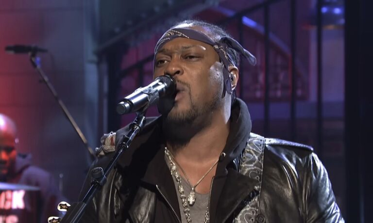 'SNL' fails to tribute D'Angelo after musical guest's death