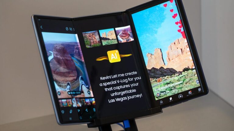 A three-part folding phone screen