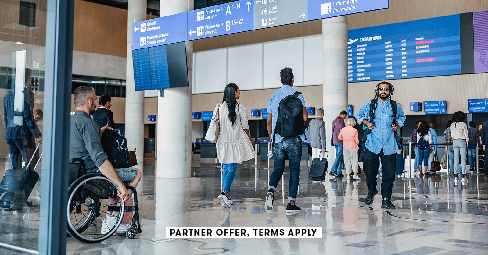 Credit cards with free airport lounge access for authorized users