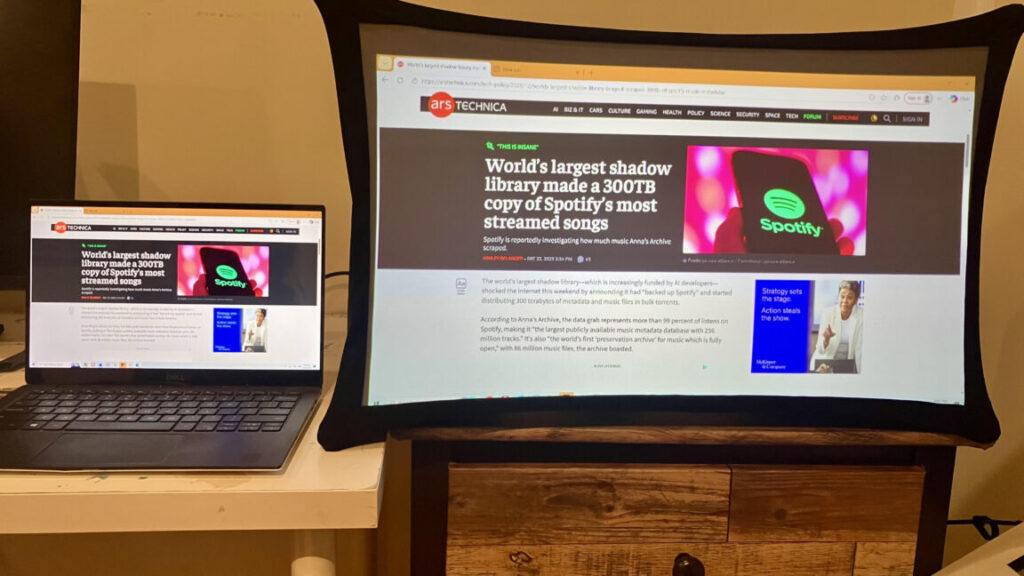 The Splay is a subpar monitor but an exciting portable projector