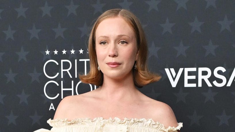 Hannah Einbinder Calls To Abolish ICE After Renee Good Killing