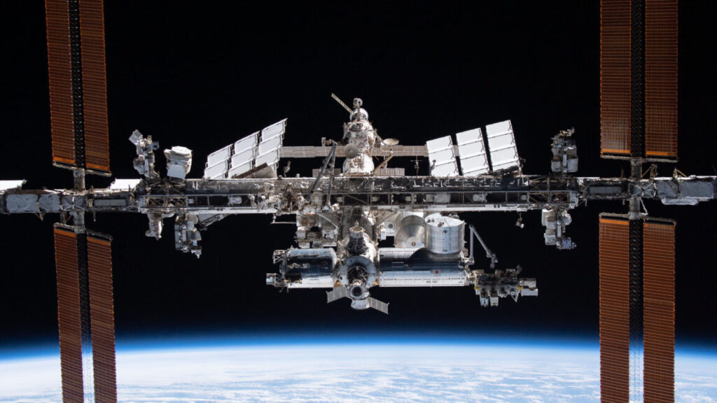 NASA orders “controlled medical evacuation” from the International Space Station NASA orders “controlled medical evacuation” from the International Space Station