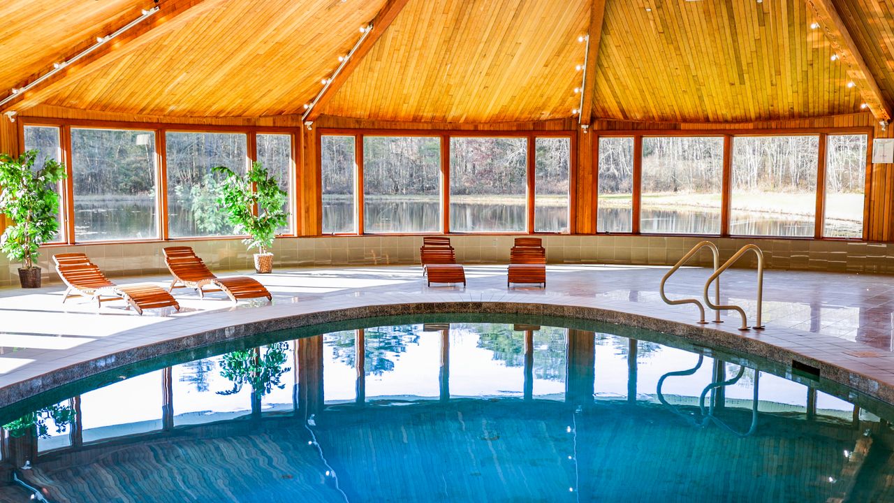 15 Airbnbs With Indoor Pools & Jacuzzis (2026): Top Summer Escapes