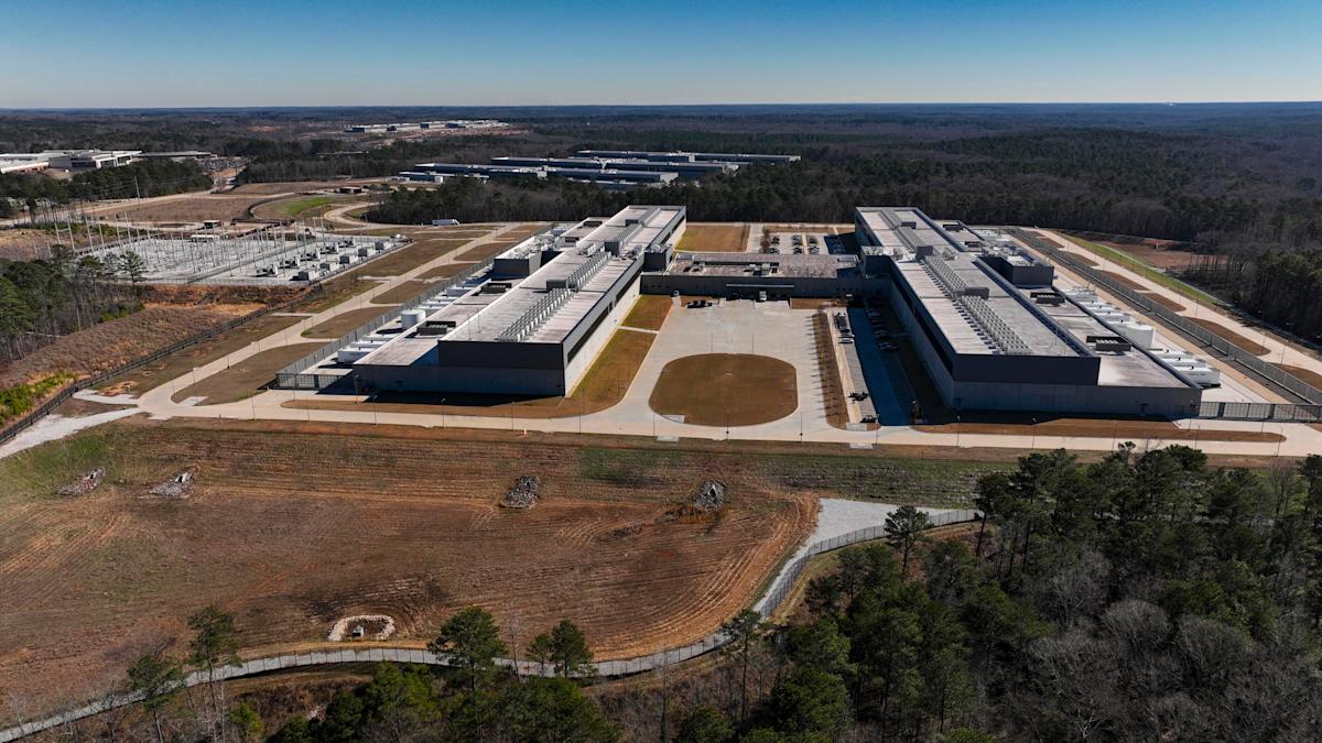 New York lawmakers introduce bill that aims to halt data center development for three years