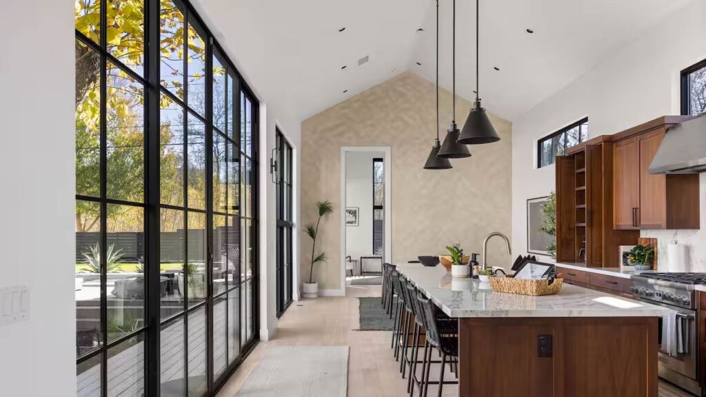 11 Best Austin Bachelorette Airbnbs: Lakeside Homes, Pink Mansions, & Ranch-Like Rentals