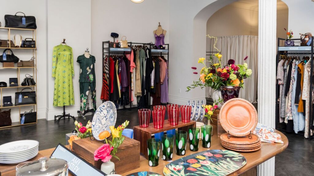 Amy Astley’s Secrets to Shopping Vintage Housewares Online Amy Astley’s Secrets to Shopping Vintage Housewares Online