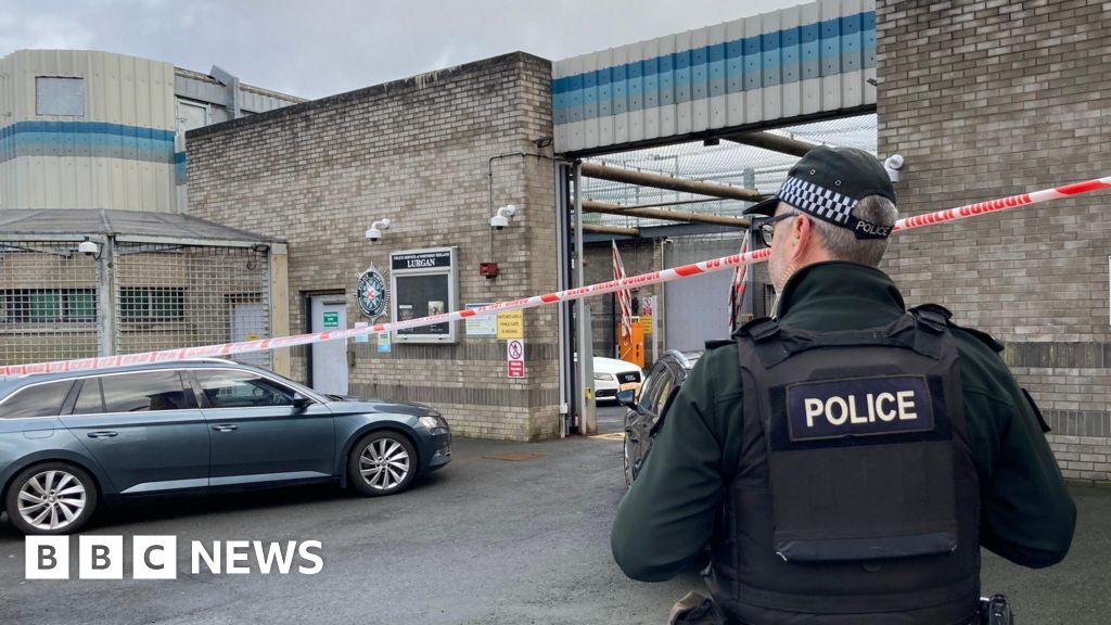 Delivery driver threatened at gunpoint to drive bomb to police station Delivery driver threatened at gunpoint to drive bomb to police station