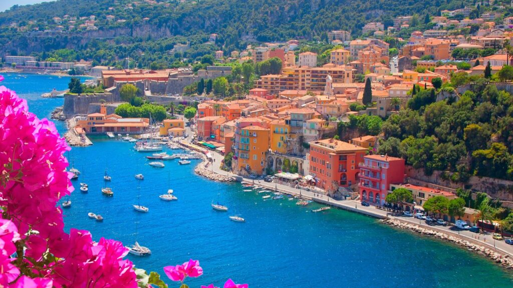 How Locals Really Feel About ‘The White Lotus’ Coming to Town in Saint-Tropez Condé Nast Traveler