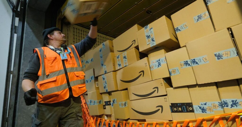 Amazon workers told 'back to work' as 'colleague lies dead on warehouse floor' | US | News
