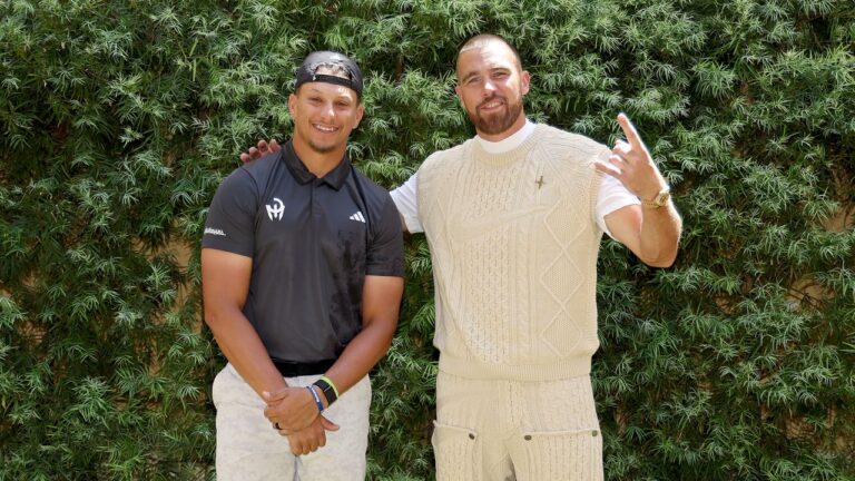 Two Famous Football Players, One Scathing Restaurant Review.