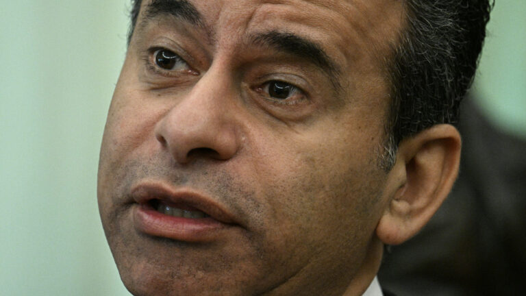 FDA chief resigns after Trump admin forced approval of fruity e-cigs