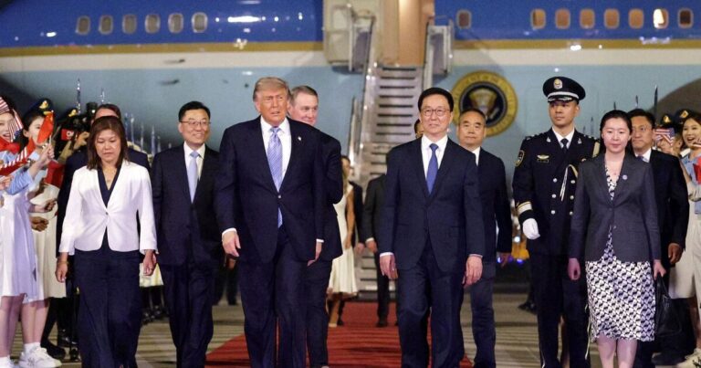 Trump meets Xi LIVE: China visit starts with 'humiliation' after landing in Beijing | World | News