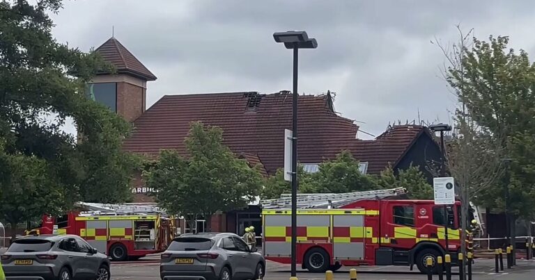Devastating fire sees shopping centre roof collapse in Leicestershire | UK | News