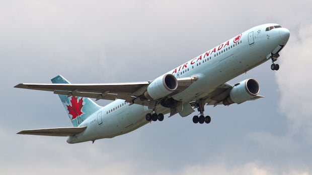 Former Air Canada captain charged after allegedly flying hundreds of flights without proper licence: police