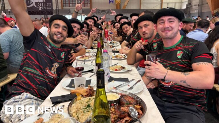 France's 'patriotic' banquets rile hard left