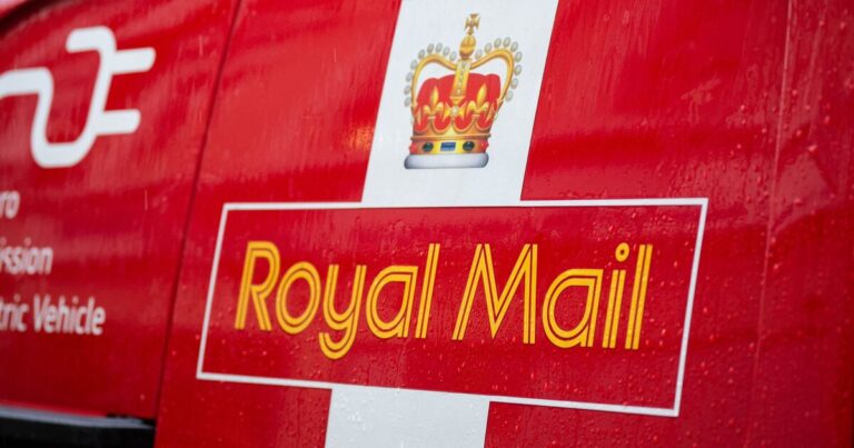 Naked couple spotted romping 'near' Royal Mail van evade police | UK | News