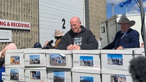 Elections Alberta verifies signatures for petition calling for independence referendum