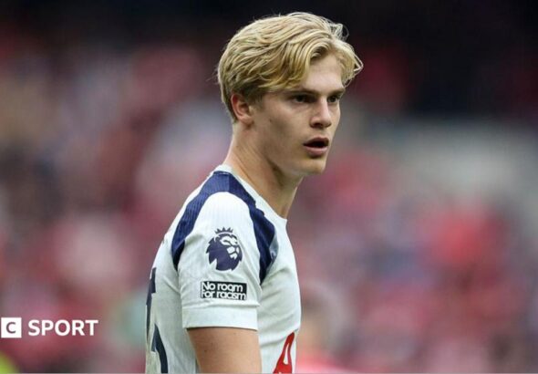 Lucas Bergvall playing for Tottenham
