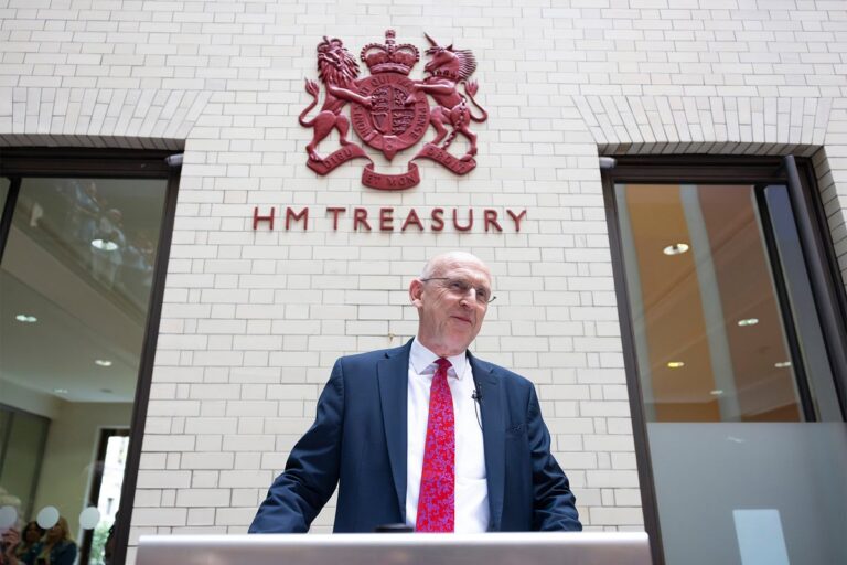 Former defence secretaries back Healey plan to use war bonds to boost defence spending
