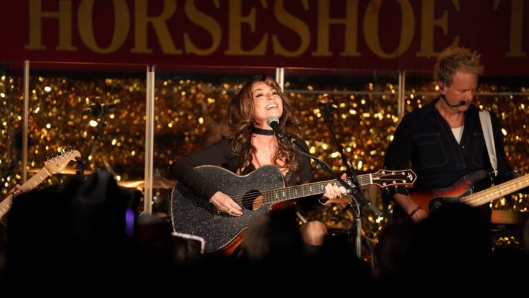 Shania Twain Plays Her Dream Gig, a Toronto Dive Bar