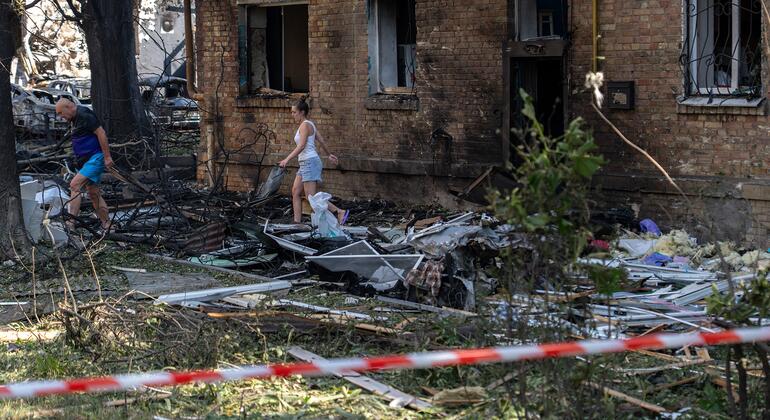 Ukraine: Deadly Russian attacks severely damage aid warehouses