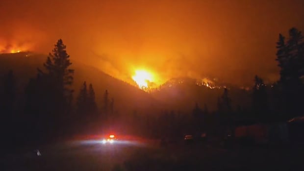 Wildfire near Clinton, B.C., expected to grow as dry conditions, stronger winds approach
