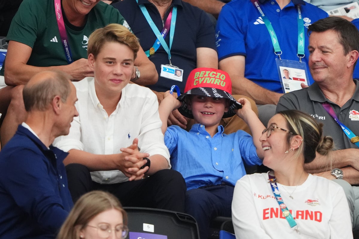 Grinning Prince Louis sports bucket hat as he watches Commonwealth Games alongside George
