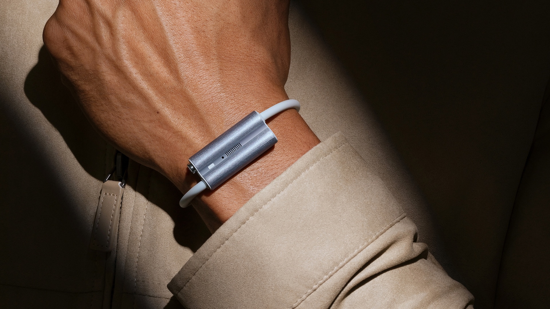 The Luffu Link wearable on a wrist in the sterling blue shade.