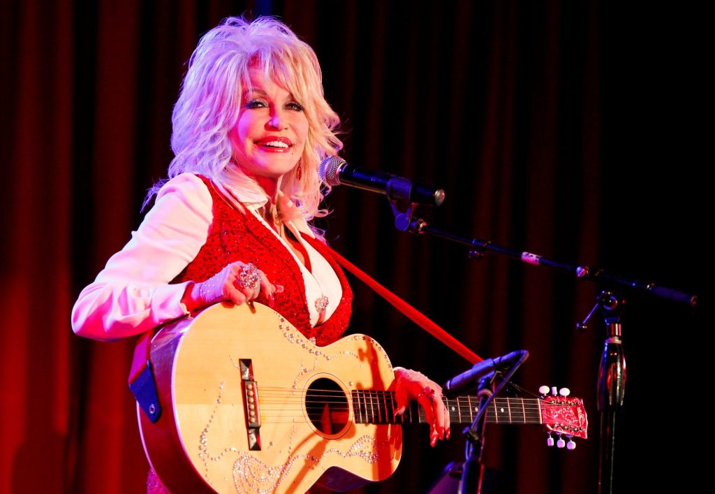 Noah Cyrus Pays Tribute to Dolly Parton: 'Dolly Was a Rainbow'