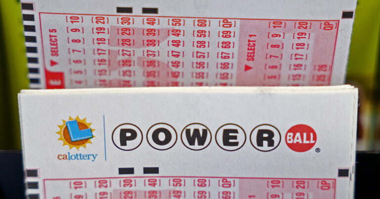 Single ticket bought in Illinois wins $1 billion Powerball jackpot