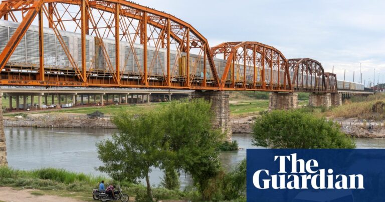 US police officer accused of killing three people in Mexico arrested at border