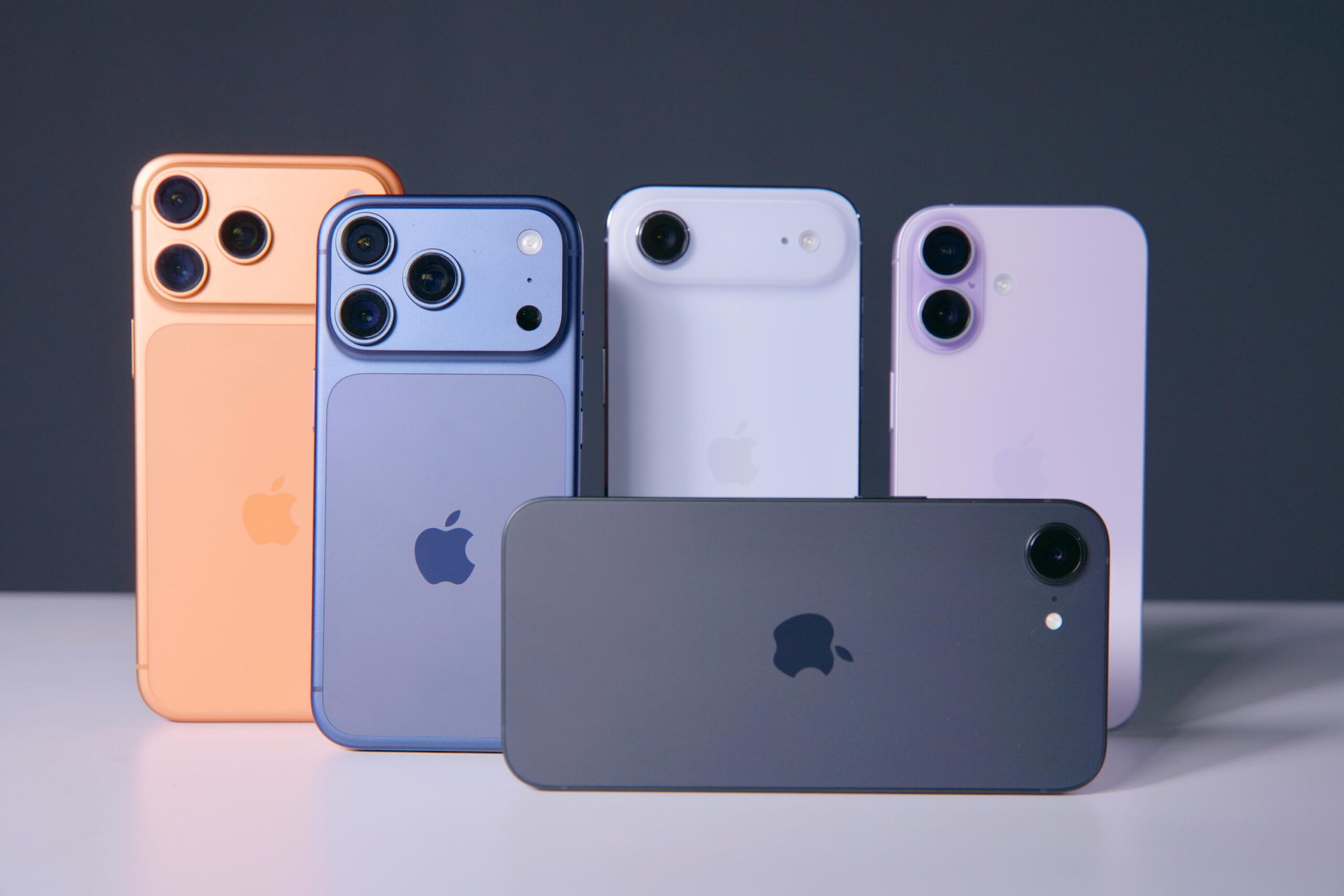 Several version and colors of iPhones are displayed.