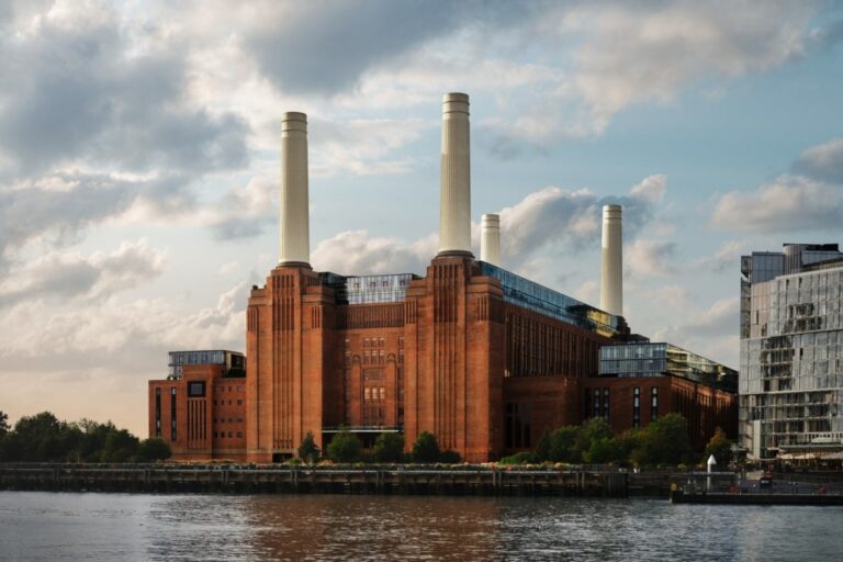 Apple Music to Open New Live Music Venue in London