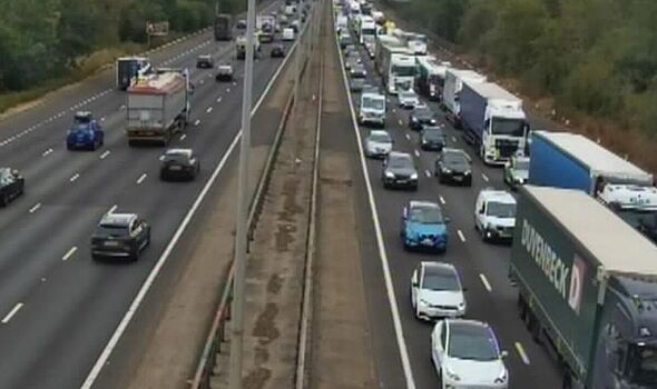 M25 traffic LIVE: Chaos on major motorway as lanes closed after horror pile-up