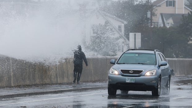 Northeast U.S. pummelled by wind and floods from deadly nor'easter