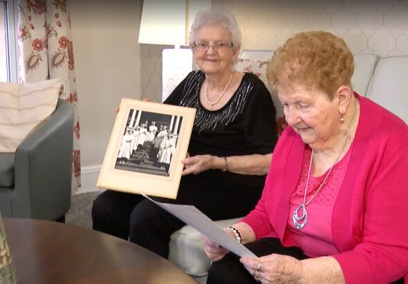 Old friends reunite in seniors' home after 76 years | The Moment