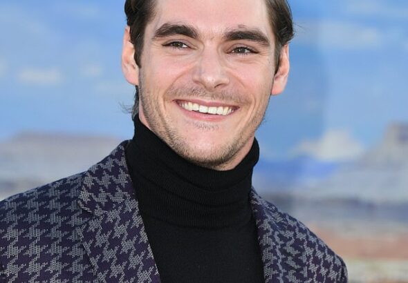 Breaking Bad star RJ Mitte has died aged just 34 - pictured 2019
