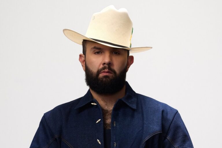 Carín León’s ‘Desde Que Te Tengo’ Is No. 1 on Latin Pop Airplay Chart